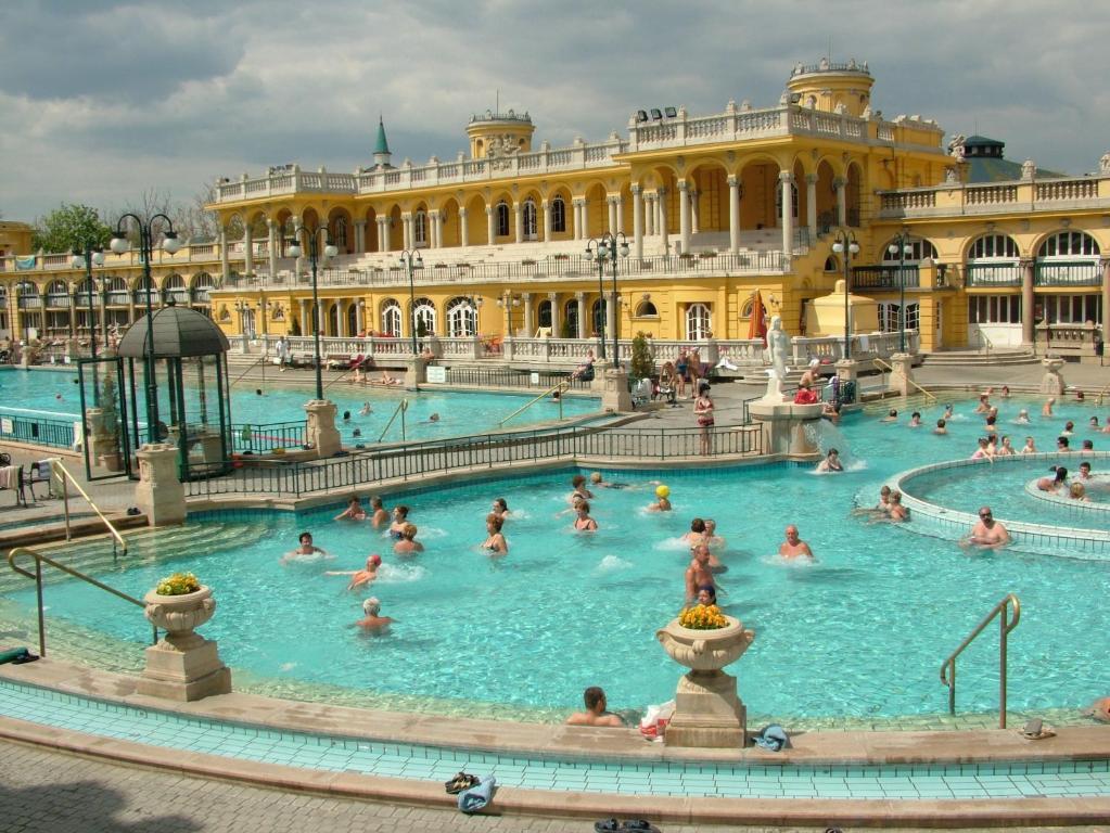 Hotel Benczur 3*